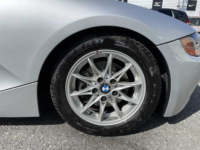 ＢＭＷ Ｚ４ 2．2i 埼玉県 2004(平16)年 1万km シルバー ワンオーナー/AIS検査済み/禁煙車/登録時走行9628キロ/オプション電動オープン/DSC/・ダイナミック/スタビリティ/コントロール/純正16インチアルミホイール/サイドエアバッグ/フロアマット/キーレス/スペアキー/新車保証書/取扱説明書