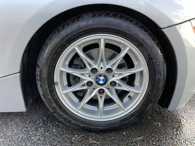 ＢＭＷ Ｚ４ 2．2i 埼玉県 2004(平16)年 1万km シルバー ワンオーナー/AIS検査済み/禁煙車/登録時走行9628キロ/オプション電動オープン/DSC/・ダイナミック/スタビリティ/コントロール/純正16インチアルミホイール/サイドエアバッグ/フロアマット/キーレス/スペアキー/新車保証書/取扱説明書