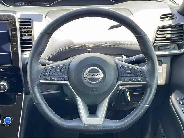 日産 セレナ e－パワー ハイウェイスター V 三重県 2020(令2)年 5万km ダイヤモンドブラック プッシュスタート/電動格納ミラー/両側パワースライドドア/オートライト/クルーズコントロール/ビルトインETC/ステアリングスイッチ/革巻きステアリング/VIEWモニター/横滑り防止/側方支援/後側方支援/エマージェンシーブレーキ/道路標識表示/速度標識表示/駐車支援/ふらつき警報/前方ドライブレコーダー/全周囲モニター/純正10型ナビ(AM/FM/CD/DVD/TV/BT)/ブラインドスポットモニター/コーナーセンサー/純正後席モニター/リアサンシェード/スペアキー/純正フロアマット/ウォークスルー/LEDヘッドライト/取扱説明書/ナビ取扱説明書/禁煙車