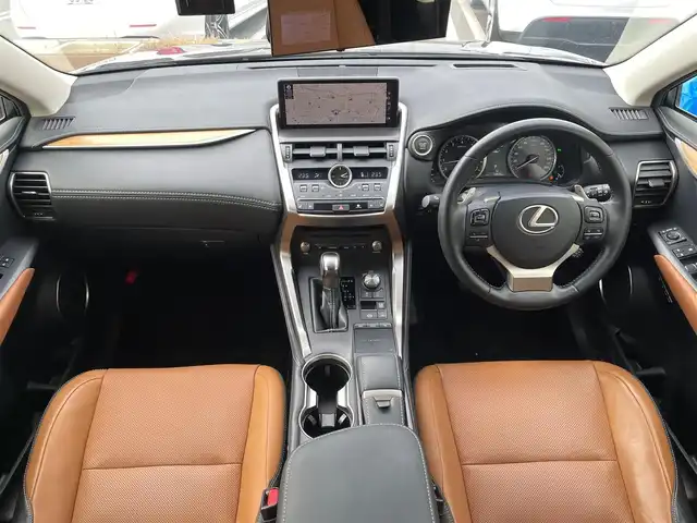 レクサス ＮＸ 300 バージョンL 山梨県 2019(平31)年 3.5万km アンバークリスタルシャイン ワンオーナー/茶革シート/全席シートヒーター/前席ベンチレーション/全席パワーシート/三眼LEDヘッドライト/オートハイビームアシスト/レーダークルーズコントロール/レーントーシングアシスト/ブラインドスポットモニター/パワーバックドア/フットオープナー/ヘッドアップディスプレイ/ETC2.0/純正メーカーナビ/アラウンドビューモニター/フルセグテレビ/前後ドラレコ/ミラー型レーダー探知機/