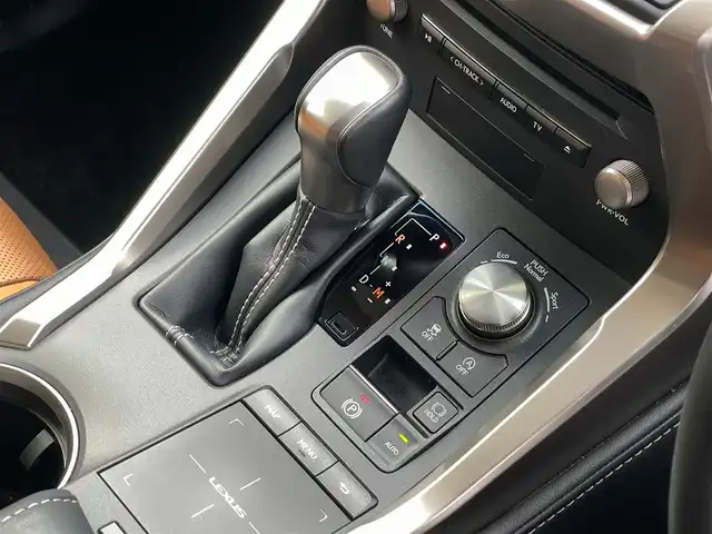 レクサス ＮＸ 300 バージョンL 山梨県 2019(平31)年 3.5万km アンバークリスタルシャイン ワンオーナー/茶革シート/全席シートヒーター/前席ベンチレーション/全席パワーシート/三眼LEDヘッドライト/オートハイビームアシスト/レーダークルーズコントロール/レーントーシングアシスト/ブラインドスポットモニター/パワーバックドア/フットオープナー/ヘッドアップディスプレイ/ETC2.0/純正メーカーナビ/アラウンドビューモニター/フルセグテレビ/前後ドラレコ/ミラー型レーダー探知機/
