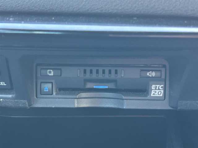 トヨタ クラウン ハイブリッド RS アドバンス 埼玉県 2019(令1)年 4.6万km ホワイトパールクリスタルシャイン トヨタセーフティセンス/メーカーナビ　/　(Bluetooth/CD/DVD/USB)/フルセグテレビ/バックカメラ　/ブラインドスポットモニター　/電動パーキングブレーキ　/ブレーキホールド　/ステアリングヒーター　/前席シートヒーター　/ＨＵＤ/バックカメラ/ＥＴＣ２．０/ドライブレコーダー/純正フロアマット/純正アルミホイール/３眼ＬＥＤヘッドライト/オートハイビーム