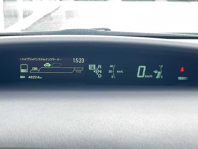 トヨタ プリウス S 岐阜県 2015(平27)年 4.9万km ホワイトパールクリスタルシャイン 禁煙車/アルパインナビ9型AM FM CD DVD BT SD フルセグ/ビルトインETC/オートライト/HIDヘッドライト/フォグランプ/純正17インチアルミホイール/プッシュスタート/スマートキー/スペアキー/電格ミラー/ドアバイザー/フロアマット