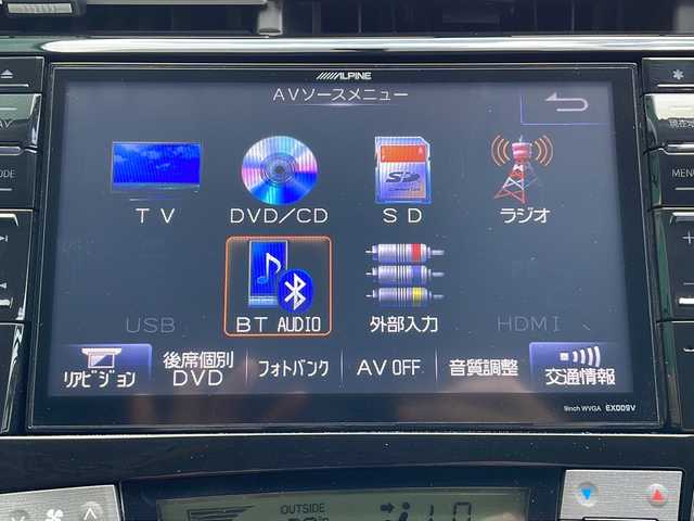トヨタ プリウス S 岐阜県 2015(平27)年 4.9万km ホワイトパールクリスタルシャイン 禁煙車/アルパインナビ9型AM FM CD DVD BT SD フルセグ/ビルトインETC/オートライト/HIDヘッドライト/フォグランプ/純正17インチアルミホイール/プッシュスタート/スマートキー/スペアキー/電格ミラー/ドアバイザー/フロアマット