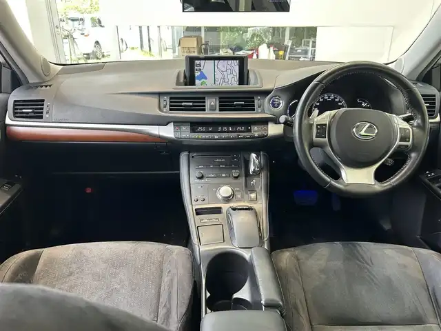レクサス ＣＴ 200h バージョンC 大分県 2011(平23)年 7.9万km ホワイトパールクリスタルシャイン サンルーフ/シートヒーター/純正ナビ/TV/バックカメラ/クリアランスソナー/AUX/USB/純正17インチAW/ETC