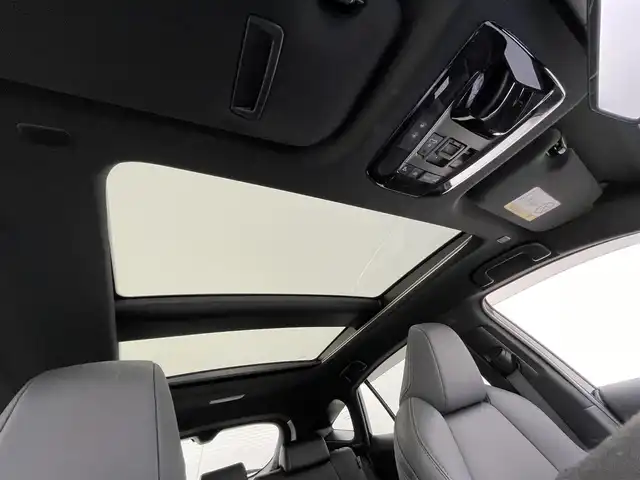 トヨタ ハリアー Z 岡山県 2022(令4)年 3.2万km ブラック 純正12.3インチディスプレイオーディオ/【Carplay/BT/USB/フルセグTV】/パノラマルーフ/JBLプレミアムサウンドシステム/パノラミックビューモニター/ETC2.0/純正1９インチアルミ/ステアリングスイッチ/チルトステアリング/ウィンカーミラー/純正ドアバイザー/横滑り防止機能/プッシュスタート/追従型クルーズコントロール/オートハイビーム/LEDヘッドライト（AUTO機能付き）/運転席パワーシート/衝突軽減ブレーキシステム/車線逸脱防止システム/横滑り防止装置/コーナーセンサー（前後）/社外フロアマット/プッシュスタート