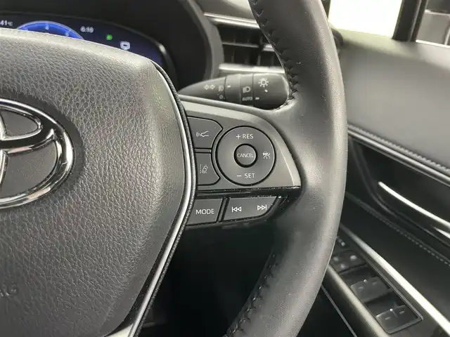 トヨタ ハリアー Z 岡山県 2022(令4)年 3.2万km ブラック 純正12.3インチディスプレイオーディオ/【Carplay/BT/USB/フルセグTV】/パノラマルーフ/JBLプレミアムサウンドシステム/パノラミックビューモニター/ETC2.0/純正1９インチアルミ/ステアリングスイッチ/チルトステアリング/ウィンカーミラー/純正ドアバイザー/横滑り防止機能/プッシュスタート/追従型クルーズコントロール/オートハイビーム/LEDヘッドライト（AUTO機能付き）/運転席パワーシート/衝突軽減ブレーキシステム/車線逸脱防止システム/横滑り防止装置/コーナーセンサー（前後）/社外フロアマット/プッシュスタート