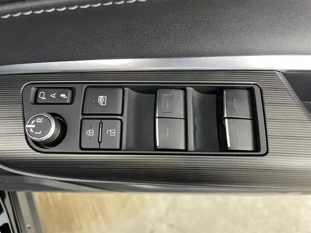 トヨタ ハリアー Z 岡山県 2022(令4)年 3.2万km ブラック 純正12.3インチディスプレイオーディオ/【Carplay/BT/USB/フルセグTV】/パノラマルーフ/JBLプレミアムサウンドシステム/パノラミックビューモニター/ETC2.0/純正1９インチアルミ/ステアリングスイッチ/チルトステアリング/ウィンカーミラー/純正ドアバイザー/横滑り防止機能/プッシュスタート/追従型クルーズコントロール/オートハイビーム/LEDヘッドライト（AUTO機能付き）/運転席パワーシート/衝突軽減ブレーキシステム/車線逸脱防止システム/横滑り防止装置/コーナーセンサー（前後）/社外フロアマット/プッシュスタート
