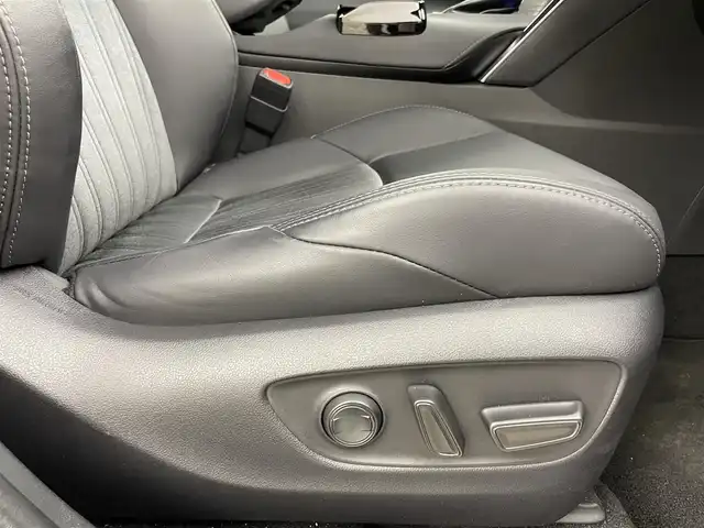 トヨタ ハリアー Z 岡山県 2022(令4)年 3.2万km ブラック 純正12.3インチディスプレイオーディオ/【Carplay/BT/USB/フルセグTV】/パノラマルーフ/JBLプレミアムサウンドシステム/パノラミックビューモニター/ETC2.0/純正1９インチアルミ/ステアリングスイッチ/チルトステアリング/ウィンカーミラー/純正ドアバイザー/横滑り防止機能/プッシュスタート/追従型クルーズコントロール/オートハイビーム/LEDヘッドライト（AUTO機能付き）/運転席パワーシート/衝突軽減ブレーキシステム/車線逸脱防止システム/横滑り防止装置/コーナーセンサー（前後）/社外フロアマット/プッシュスタート