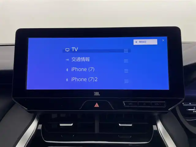 トヨタ ハリアー Z 岡山県 2022(令4)年 3.2万km ブラック 純正12.3インチディスプレイオーディオ/【Carplay/BT/USB/フルセグTV】/パノラマルーフ/JBLプレミアムサウンドシステム/パノラミックビューモニター/ETC2.0/純正1９インチアルミ/ステアリングスイッチ/チルトステアリング/ウィンカーミラー/純正ドアバイザー/横滑り防止機能/プッシュスタート/追従型クルーズコントロール/オートハイビーム/LEDヘッドライト（AUTO機能付き）/運転席パワーシート/衝突軽減ブレーキシステム/車線逸脱防止システム/横滑り防止装置/コーナーセンサー（前後）/社外フロアマット/プッシュスタート