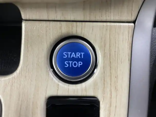 日産 セレナ e－パワー ハイウェイスター V 岡山県 2019(令1)年 3.4万km ダイヤモンドブラック 11インチフリップダウンモニター/純正9インチナビ/【Bluetooth/フルセグTV/CD/DVD/Blu-ray/Carplay）/型番:MM518D-L/アラウンドビューモニター/デジタルインナーミラー/プロパイロット/ステアリングヒーター/前席シートヒーター/ハーフレザーシート/両側電動スライドドア/エマージェンシーブレーキ/オートブレーキホールド/オートハイビーム/LEDヘッドライト/ビルトインETC/スマートキー×2/保証書/取扱説明書/ナビ取扱説明書