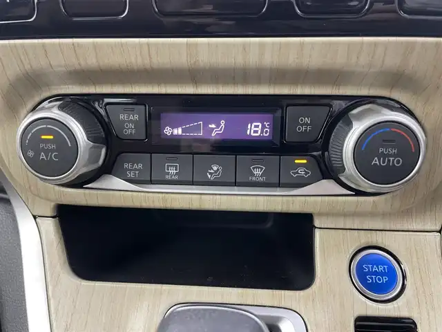 日産 セレナ e－パワー ハイウェイスター V 岡山県 2019(令1)年 3.4万km ダイヤモンドブラック 11インチフリップダウンモニター/純正9インチナビ/【Bluetooth/フルセグTV/CD/DVD/Blu-ray/Carplay）/型番:MM518D-L/アラウンドビューモニター/デジタルインナーミラー/プロパイロット/ステアリングヒーター/前席シートヒーター/ハーフレザーシート/両側電動スライドドア/エマージェンシーブレーキ/オートブレーキホールド/オートハイビーム/LEDヘッドライト/ビルトインETC/スマートキー×2/保証書/取扱説明書/ナビ取扱説明書