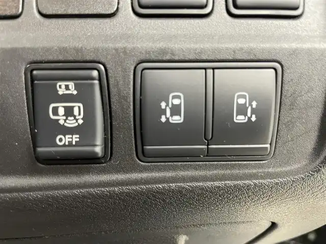 日産 セレナ e－パワー ハイウェイスター V 岡山県 2019(令1)年 3.4万km ダイヤモンドブラック 11インチフリップダウンモニター/純正9インチナビ/【Bluetooth/フルセグTV/CD/DVD/Blu-ray/Carplay）/型番:MM518D-L/アラウンドビューモニター/デジタルインナーミラー/プロパイロット/ステアリングヒーター/前席シートヒーター/ハーフレザーシート/両側電動スライドドア/エマージェンシーブレーキ/オートブレーキホールド/オートハイビーム/LEDヘッドライト/ビルトインETC/スマートキー×2/保証書/取扱説明書/ナビ取扱説明書