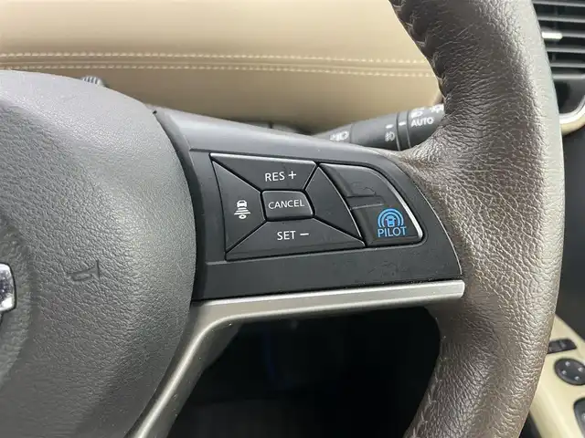 日産 セレナ e－パワー ハイウェイスター V 岡山県 2019(令1)年 3.4万km ダイヤモンドブラック 11インチフリップダウンモニター/純正9インチナビ/【Bluetooth/フルセグTV/CD/DVD/Blu-ray/Carplay）/型番:MM518D-L/アラウンドビューモニター/デジタルインナーミラー/プロパイロット/ステアリングヒーター/前席シートヒーター/ハーフレザーシート/両側電動スライドドア/エマージェンシーブレーキ/オートブレーキホールド/オートハイビーム/LEDヘッドライト/ビルトインETC/スマートキー×2/保証書/取扱説明書/ナビ取扱説明書