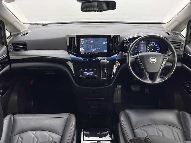 日産 エルグランド 250HWS プレミアム アーバンクロム 秋田県 2021(令3)年 4.4万km ピュアホワイトパール 4WD/ワンオーナー/純正ナビ/(FM/AM/Bluetooth/フルセグTV/DVD/CD）/全方位カメラ/バックカメラ/両側パワースライドドア/電動リアゲート/衝突軽減装置/レーンキープアシスト/レーダークルーズコントロール/横滑り防止装置/コーナーセンサー/ブラインドアシストスポット/ビルトインETC/ドライブレコーダー/フリップダウンモニター/前席シートヒーター/前席パワーシート/電動格納ミラー/LEDヘッドライト/オートライト/革巻きステアリング/プッシュスタート/スマートキー/スペアキー/純正アルミホイール/純正フロアマット