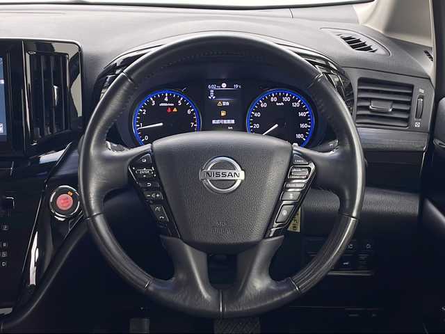 日産 エルグランド 250HWS プレミアム アーバンクロム 秋田県 2021(令3)年 4.4万km ピュアホワイトパール 4WD/ワンオーナー/純正ナビ/(FM/AM/Bluetooth/フルセグTV/DVD/CD）/全方位カメラ/バックカメラ/両側パワースライドドア/電動リアゲート/衝突軽減装置/レーンキープアシスト/レーダークルーズコントロール/横滑り防止装置/コーナーセンサー/ブラインドアシストスポット/ビルトインETC/ドライブレコーダー/フリップダウンモニター/前席シートヒーター/前席パワーシート/電動格納ミラー/LEDヘッドライト/オートライト/革巻きステアリング/プッシュスタート/スマートキー/スペアキー/純正アルミホイール/純正フロアマット