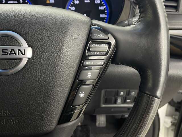 日産 エルグランド 250HWS プレミアム アーバンクロム 秋田県 2021(令3)年 4.4万km ピュアホワイトパール 4WD/ワンオーナー/純正ナビ/(FM/AM/Bluetooth/フルセグTV/DVD/CD）/全方位カメラ/バックカメラ/両側パワースライドドア/電動リアゲート/衝突軽減装置/レーンキープアシスト/レーダークルーズコントロール/横滑り防止装置/コーナーセンサー/ブラインドアシストスポット/ビルトインETC/ドライブレコーダー/フリップダウンモニター/前席シートヒーター/前席パワーシート/電動格納ミラー/LEDヘッドライト/オートライト/革巻きステアリング/プッシュスタート/スマートキー/スペアキー/純正アルミホイール/純正フロアマット
