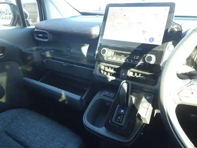 トヨタ シエンタ ハイブリッド Z 千葉県 2023(令5)年 5.8万km ホワイトパールクリスタルシャイン 185/65R15/Toyota Safety Sense/・プリクラッシュセーフティ/・レーンディパーチャーアラート/・オートハイビーム/・レーダークルーズコントロール/両側パワースライドドア/純正コネクティッドナビ/地デジTV/【Apple CarPlay　Android Auto対応】/【Bluetooth接続】/パノラミックビューモニター/フリップダウンモニター（V12T-R72C）/前席シートヒーター/革巻きステアリング/ステアリングスイッチ/ETC（2.0）/LEDヘッドライト/クリアランスソナー/純正15インチアルミホイル/サイド/カーテンエアバッグ/スマートキー