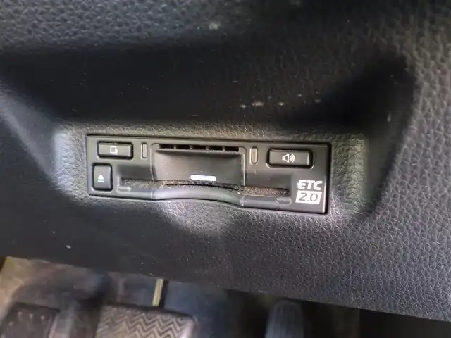 トヨタ シエンタ ハイブリッド Z 千葉県 2023(令5)年 5.8万km ホワイトパールクリスタルシャイン 185/65R15/Toyota Safety Sense/・プリクラッシュセーフティ/・レーンディパーチャーアラート/・オートハイビーム/・レーダークルーズコントロール/両側パワースライドドア/純正コネクティッドナビ/地デジTV/【Apple CarPlay　Android Auto対応】/【Bluetooth接続】/パノラミックビューモニター/フリップダウンモニター（V12T-R72C）/前席シートヒーター/革巻きステアリング/ステアリングスイッチ/ETC（2.0）/LEDヘッドライト/クリアランスソナー/純正15インチアルミホイル/サイド/カーテンエアバッグ/スマートキー