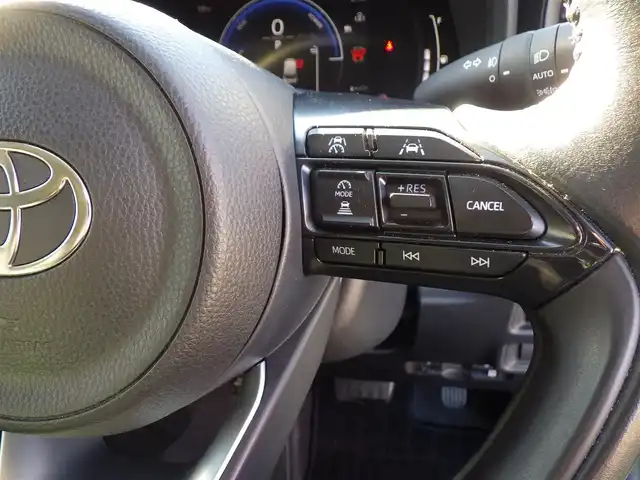 トヨタ シエンタ ハイブリッド Z 千葉県 2023(令5)年 5.8万km ホワイトパールクリスタルシャイン 185/65R15/Toyota Safety Sense/・プリクラッシュセーフティ/・レーンディパーチャーアラート/・オートハイビーム/・レーダークルーズコントロール/両側パワースライドドア/純正コネクティッドナビ/地デジTV/【Apple CarPlay　Android Auto対応】/【Bluetooth接続】/パノラミックビューモニター/フリップダウンモニター（V12T-R72C）/前席シートヒーター/革巻きステアリング/ステアリングスイッチ/ETC（2.0）/LEDヘッドライト/クリアランスソナー/純正15インチアルミホイル/サイド/カーテンエアバッグ/スマートキー