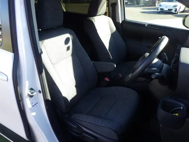 トヨタ シエンタ ハイブリッド Z 千葉県 2023(令5)年 5.8万km ホワイトパールクリスタルシャイン 185/65R15/Toyota Safety Sense/・プリクラッシュセーフティ/・レーンディパーチャーアラート/・オートハイビーム/・レーダークルーズコントロール/両側パワースライドドア/純正コネクティッドナビ/地デジTV/【Apple CarPlay　Android Auto対応】/【Bluetooth接続】/パノラミックビューモニター/フリップダウンモニター（V12T-R72C）/前席シートヒーター/革巻きステアリング/ステアリングスイッチ/ETC（2.0）/LEDヘッドライト/クリアランスソナー/純正15インチアルミホイル/サイド/カーテンエアバッグ/スマートキー