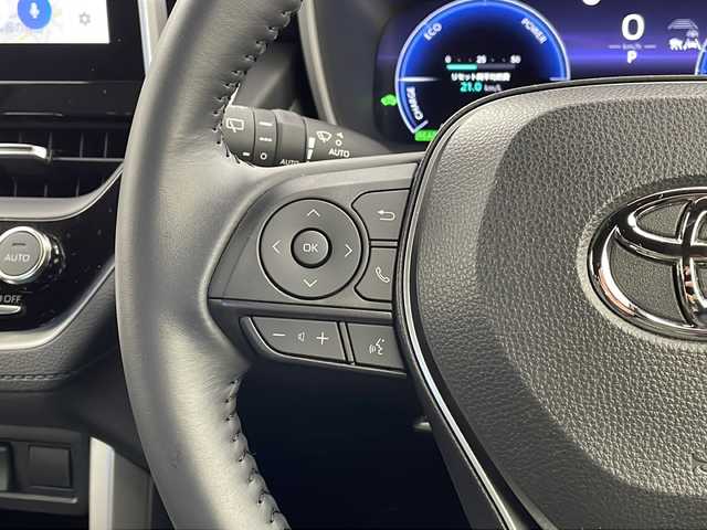 トヨタ カローラ クロス ハイブリッド Z 栃木県 2024(令6)年 1万km プラチナホワイトパールマイカ セーフティセンス/・プリクラッシュセーフティ/・レーントレーシングアシスト/・レーンディパーチャーアラート/・レーダークルーズコントロール/・オートマチックハイビーム/・ロードサインアシスト/・プロアクティブドライビングアシスト/・発進遅れ告知機能/パーキングサポートブレーキ/8インチディスプレイオーディオ/ Bluetooth/フルセTV/HDMI/Miracast/ AppleCarPlay/AndroidAuto/バッククカメラ/ビルトインETC2.0/パワーバックドア/ブラインドスポットモニター/運転席パワーシート/シートヒーター/革巻きステアリング/ステアリングスイッチ/ワイヤレス充電ポート/電動パーキングブレーキ/ブレーキホールド/オートLEDヘッドランプ/LEDシーケンシャルウィンカー/フォグランプ/スマートキー＆プッシュスタート/電動格納ウィンカーミラー/純正18インチAW/取扱説明書