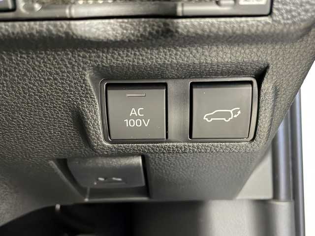 トヨタ カローラ クロス ハイブリッド Z 栃木県 2024(令6)年 1万km プラチナホワイトパールマイカ セーフティセンス/・プリクラッシュセーフティ/・レーントレーシングアシスト/・レーンディパーチャーアラート/・レーダークルーズコントロール/・オートマチックハイビーム/・ロードサインアシスト/・プロアクティブドライビングアシスト/・発進遅れ告知機能/パーキングサポートブレーキ/8インチディスプレイオーディオ/ Bluetooth/フルセTV/HDMI/Miracast/ AppleCarPlay/AndroidAuto/バッククカメラ/ビルトインETC2.0/パワーバックドア/ブラインドスポットモニター/運転席パワーシート/シートヒーター/革巻きステアリング/ステアリングスイッチ/ワイヤレス充電ポート/電動パーキングブレーキ/ブレーキホールド/オートLEDヘッドランプ/LEDシーケンシャルウィンカー/フォグランプ/スマートキー＆プッシュスタート/電動格納ウィンカーミラー/純正18インチAW/取扱説明書