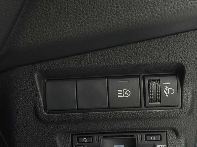 トヨタ カローラ クロス ハイブリッド Z 栃木県 2024(令6)年 1万km プラチナホワイトパールマイカ セーフティセンス/・プリクラッシュセーフティ/・レーントレーシングアシスト/・レーンディパーチャーアラート/・レーダークルーズコントロール/・オートマチックハイビーム/・ロードサインアシスト/・プロアクティブドライビングアシスト/・発進遅れ告知機能/パーキングサポートブレーキ/8インチディスプレイオーディオ/ Bluetooth/フルセTV/HDMI/Miracast/ AppleCarPlay/AndroidAuto/バッククカメラ/ビルトインETC2.0/パワーバックドア/ブラインドスポットモニター/運転席パワーシート/シートヒーター/革巻きステアリング/ステアリングスイッチ/ワイヤレス充電ポート/電動パーキングブレーキ/ブレーキホールド/オートLEDヘッドランプ/LEDシーケンシャルウィンカー/フォグランプ/スマートキー＆プッシュスタート/電動格納ウィンカーミラー/純正18インチAW/取扱説明書