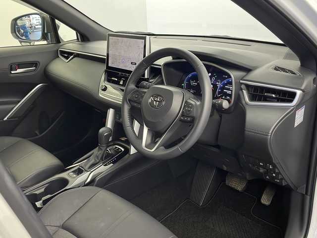 トヨタ カローラ クロス ハイブリッド Z 栃木県 2024(令6)年 1万km プラチナホワイトパールマイカ セーフティセンス/・プリクラッシュセーフティ/・レーントレーシングアシスト/・レーンディパーチャーアラート/・レーダークルーズコントロール/・オートマチックハイビーム/・ロードサインアシスト/・プロアクティブドライビングアシスト/・発進遅れ告知機能/パーキングサポートブレーキ/8インチディスプレイオーディオ/ Bluetooth/フルセTV/HDMI/Miracast/ AppleCarPlay/AndroidAuto/バッククカメラ/ビルトインETC2.0/パワーバックドア/ブラインドスポットモニター/運転席パワーシート/シートヒーター/革巻きステアリング/ステアリングスイッチ/ワイヤレス充電ポート/電動パーキングブレーキ/ブレーキホールド/オートLEDヘッドランプ/LEDシーケンシャルウィンカー/フォグランプ/スマートキー＆プッシュスタート/電動格納ウィンカーミラー/純正18インチAW/取扱説明書