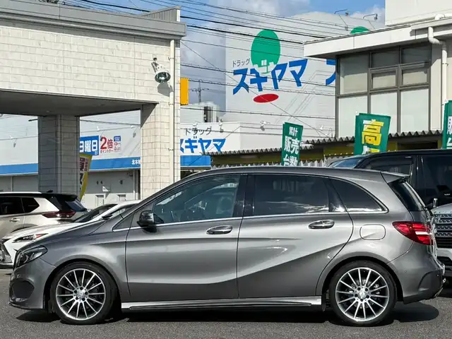メルセデス・ベンツ Ｂ１８０ スポーツ 愛知県 2015(平27)年 7.4万km マウンテングレー /純正HDDナビ//AM/FM/CD/DVD/BT//フルセグ/SD/USB//レーダーセーフティパッケージ//プリクラッシュセーフティー//ブラインドスポットモニター//レーダークルーズコントロール//レーンキープアシスト//AMGライン//ETC//D・N席メモリ付きパワーシート//シートヒーター//オートLEDヘッドライト//フォグランプ//リヤフォグランプ//オートリトラクタブルウィンカーミラー//オートワイパー//パドルシフト//ステアリングスイッチ//照明付きバニティミラー//スペアキー//取扱説明書//保証書