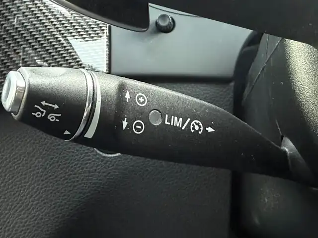 メルセデス・ベンツ Ｂ１８０ スポーツ 愛知県 2015(平27)年 7.4万km マウンテングレー /純正HDDナビ//AM/FM/CD/DVD/BT//フルセグ/SD/USB//レーダーセーフティパッケージ//プリクラッシュセーフティー//ブラインドスポットモニター//レーダークルーズコントロール//レーンキープアシスト//AMGライン//ETC//D・N席メモリ付きパワーシート//シートヒーター//オートLEDヘッドライト//フォグランプ//リヤフォグランプ//オートリトラクタブルウィンカーミラー//オートワイパー//パドルシフト//ステアリングスイッチ//照明付きバニティミラー//スペアキー//取扱説明書//保証書