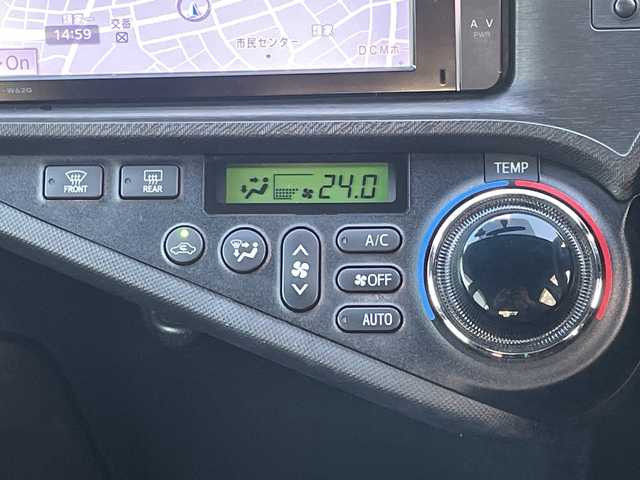 トヨタ アクア G ブラックソフトレザーセレ 青森県 2013(平25)年 6.8万km ライムホワイトパールクリスタルシャイン 純正SDナビ・フルセグTV/CD・DVD・Bluetooth・SD/バックカメラ/合皮シート/ETC/純正フロアマット/スマートキー/プッシュスタート/オートライト/ウインカーミラー/純正アンダーエアロ