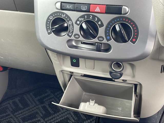 ダイハツ タント スローパー リアシート付き仕様 徳島県 2011(平23)年 12.5万km コットンアイボリー 福祉車両/片側スライドドア/純正フロアマット/純正ドアバイザー/ベンチシート/純正オーディオ　（ラジオ/CD/AUX）/電動格納ミラー/ハロゲンヘッドライト/スペアキー/新車時保証書/取扱説明書