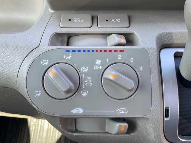 ホンダ ライフ G 道北・旭川 2012(平24)年 9万km プレミアムホワイトパール 4WD/純正オーディオ/ CD/AUX/ミラーヒーター /ライトレベライザー /キーレス/エンジンスターター /純正フロアマット/ドアバイザー/電動格納式ミラー/ホイール付きサマータイヤ積み込み