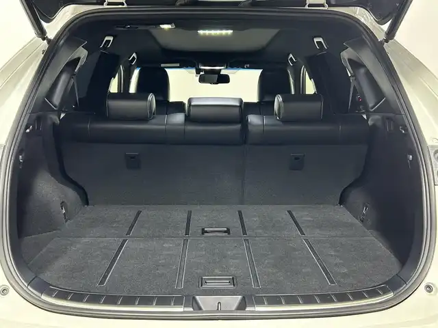 トヨタ ハリアー プレミアム メタル&レザーP 大阪府 2020(令2)年 4.3万km ホワイトパールクリスタルシャイン サンルーフ　黒革シート　モデリスタエアロ　純正９ｉｎｃナビＴＶ　バックカメラ　ＥＴＣ　パワーシート／ヒーター／エアコン　電動リアゲート　衝突軽減　レーダーＣ　レーンアシスト　オートハイビーム