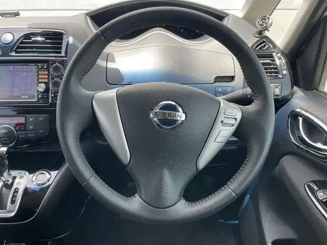 日産 セレナ ハイウェイS G Sハイブリッド 千葉県 2014(平26)年 3.2万km ブリリアントホワイトパール 衝突軽減ブレーキ/レーンキープアシスト/コーナーセンサー(前後)/純正SDナビ(MP313D-W)/　フルセグ/BT/DVD/CD/アラウンドビューモニター/ステアリングスイッチ/ETC/両側パワースライドドア/LEDヘッドライト/オートライト/フォグライト/スマートキー/プッシュスタート/電動格納ミラー/純正フロアマット