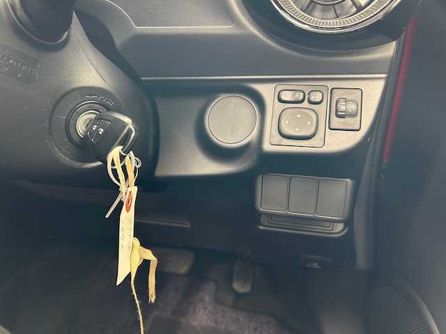 トヨタ アクア S 宮城県 2017(平29)年 1.8万km スーパーレッドⅤ ワンオーナー/純正CDオーディオ/USB/FM/AM/MP3/i pod/AUX/前席シートヒーター/純正フロアマット/夏タイヤ185/60R15 4mm/社外アルミ冬タイヤ185/60R15　6mm/LEDライト/横滑り防止装置/衝突被害軽減システム/車両接近警告/ヘッドランプレベライザー/ウィンカードアミラー