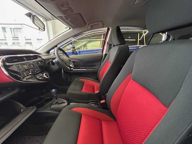 トヨタ アクア S 宮城県 2017(平29)年 1.8万km スーパーレッドⅤ ワンオーナー/純正CDオーディオ/USB/FM/AM/MP3/i pod/AUX/前席シートヒーター/純正フロアマット/夏タイヤ185/60R15 4mm/社外アルミ冬タイヤ185/60R15　6mm/LEDライト/横滑り防止装置/衝突被害軽減システム/車両接近警告/ヘッドランプレベライザー/ウィンカードアミラー