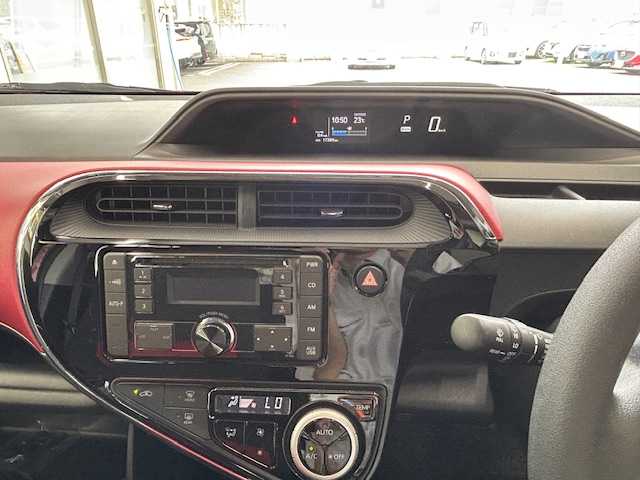 トヨタ アクア S 宮城県 2017(平29)年 1.8万km スーパーレッドⅤ ワンオーナー/純正CDオーディオ/USB/FM/AM/MP3/i pod/AUX/前席シートヒーター/純正フロアマット/夏タイヤ185/60R15 4mm/社外アルミ冬タイヤ185/60R15　6mm/LEDライト/横滑り防止装置/衝突被害軽減システム/車両接近警告/ヘッドランプレベライザー/ウィンカードアミラー