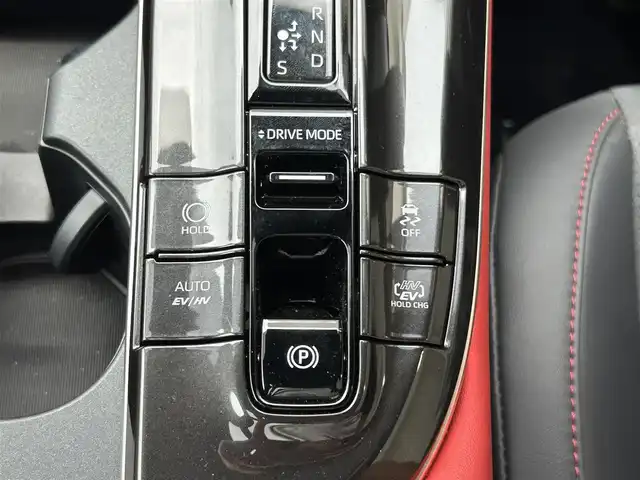 トヨタ クラウン スポーツ RS 兵庫県 2024(令6)年 0.8万km 赤 ワンオーナー/メーカー純正ナビ/（BT/フルセグTV/USB/Miracast）/全方位カメラ/トヨタチームメイト/GPSレーダー/パノラマルーフ/クリアランスソナー/レーダークルーズコントロール/パドルシフト/ETC２．０/AC100V/スマートキー/スペアキー/充電ケーブル/保証書