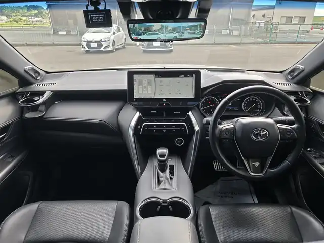 トヨタ ハリアー Z レザーパッケージ 福岡県 2021(令3)年 3.8万km ホワイトパールクリスタルシャイン ワンオーナー/モデリスタエアロ(フロント・サイド・リア)/純正12.3インチメーカーナビ　JBLプレミアムサウンド/【AM/FM/Bluetooth/フルセグTV】/全方位カメラ/デジタルインナーミラー/パワーバックドア/ビルトインETC2.0/ヘッドアップディスプレイ/前後ドライブレコーダー【DC-DR652】/トヨタセーフティセンス/プリクラッシュセーフティ/ブラインドスポットモニター/クリアランスソナー/リアクロストラフィックアラート/ロードサインアシスト/先行車発進告知機能/後退速度抑制機能/レーダークルーズコントロール/オートハイビーム/車線逸脱警報機能/車線逸脱抑制機能/ブレーキホールド/ステアリングヒーター/D/N席シートヒーター/D/N席エアシート/D/N席パワーシート/D席シートメモリ/黒レザーシート/純正20インチ黒色AW/純正フロアマット/横滑り防止装置/盗難防止装置/D/N席エアコン吹き出し口ドリンクホルダー/電格ウィンカーミラー/保証書/スペアキー×2