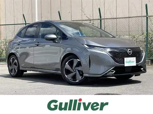日産 オーラ G レザーエディション 東京都 2023(令5)年 1.6万km ダークメタルグレー プロパイロット/純正９型メモリーナビ＆地デジ/・BOSEパーソナルプラスサウンドシステム/・BluetoothAudio/・AppleCarPlay＆AndroidAuto/・HDMI/アラウンドビューモニター/全方位運転支援システム/・インテリジェントエマージェンシーブレーキ/・標識検知機能/・前方衝突予測警報/・車線逸脱警報/・ふらつき警報/・車線逸脱防止支援システム/・後側方衝突防止支援システム/・後側方車両検知機能/・後退時車両検知機能/インテリジェントルームミラー/エマージェンシーブレーキ/車線逸脱警報/ソナー/シートヒーター/ＥＴＣ/ワイヤレス充電器/ドライブレコーダー