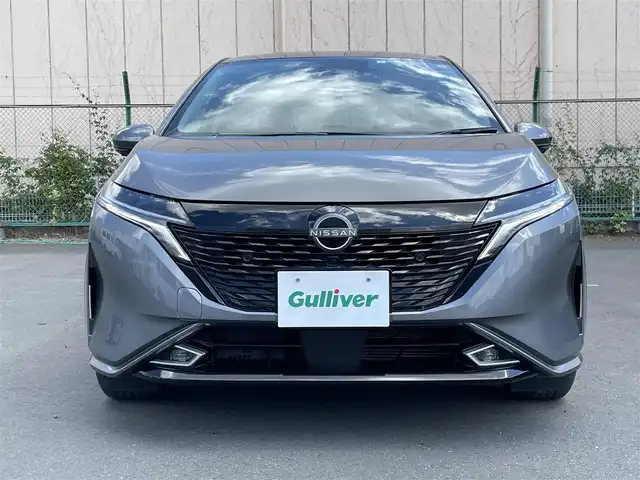 日産 オーラ G レザーエディション 東京都 2023(令5)年 1.6万km ダークメタルグレー プロパイロット/純正９型メモリーナビ＆地デジ/・BOSEパーソナルプラスサウンドシステム/・BluetoothAudio/・AppleCarPlay＆AndroidAuto/・HDMI/アラウンドビューモニター/全方位運転支援システム/・インテリジェントエマージェンシーブレーキ/・標識検知機能/・前方衝突予測警報/・車線逸脱警報/・ふらつき警報/・車線逸脱防止支援システム/・後側方衝突防止支援システム/・後側方車両検知機能/・後退時車両検知機能/インテリジェントルームミラー/エマージェンシーブレーキ/車線逸脱警報/ソナー/シートヒーター/ＥＴＣ/ワイヤレス充電器/ドライブレコーダー