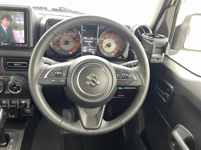 スズキ ジムニー XC 熊本県 2023(令5)年 1.7万km クリアベージュメタリック ４WD/アルパイン9インチナビX9NXL（ＣＤ・ＤＶＤ・フルセグ・ＢＴ）/バックカメラ　/ビルトインＥＴＣ　/アルパインミラー型前後ドライブレコーダー　/クルーズコントロール　/前席シートヒーター　/前のみクリアランスソナー　/衝突軽減ブレーキ　/レーンキープアシスト/横滑り防止/アイドリングストップ/純正フロアマット/純正16インチAW/オートライト/オートマチックハイビーム/LEDヘッドライト/スマートキー/プッシュスタート/スペアキー1本