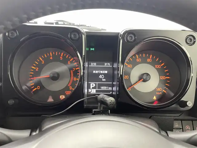 スズキ ジムニー XC 熊本県 2023(令5)年 1.7万km クリアベージュメタリック ４WD/アルパイン9インチナビX9NXL（ＣＤ・ＤＶＤ・フルセグ・ＢＴ）/バックカメラ　/ビルトインＥＴＣ　/アルパインミラー型前後ドライブレコーダー　/クルーズコントロール　/前席シートヒーター　/前のみクリアランスソナー　/衝突軽減ブレーキ　/レーンキープアシスト/横滑り防止/アイドリングストップ/純正フロアマット/純正16インチAW/オートライト/オートマチックハイビーム/LEDヘッドライト/スマートキー/プッシュスタート/スペアキー1本
