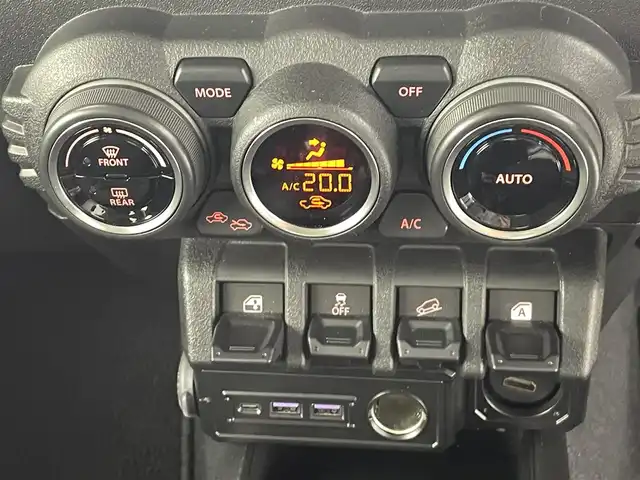 スズキ ジムニー XC 熊本県 2023(令5)年 1.7万km クリアベージュメタリック ４WD/アルパイン9インチナビX9NXL（ＣＤ・ＤＶＤ・フルセグ・ＢＴ）/バックカメラ　/ビルトインＥＴＣ　/アルパインミラー型前後ドライブレコーダー　/クルーズコントロール　/前席シートヒーター　/前のみクリアランスソナー　/衝突軽減ブレーキ　/レーンキープアシスト/横滑り防止/アイドリングストップ/純正フロアマット/純正16インチAW/オートライト/オートマチックハイビーム/LEDヘッドライト/スマートキー/プッシュスタート/スペアキー1本