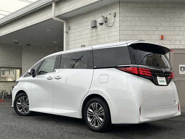 トヨタ アルファード Z 神奈川県 2023(令5)年 0.5万km ホワイトパールクリスタルシャイン ワンオーナー/純正メーカーナビ【Miracast/BT/フルセグTV】/全方位カメラ/サンルーフ/ユニバーサルステップ/フリップダウンモニター/デジタルインナーミラー/トヨタセーフティーセンス/・プリクラッシュセーフティー/・レーダークルーズコントロール/・ロードサインアシスト/・フロントクロストラフィックアラート/・レーンディパーチャーアラート/・レーンチェンジアシスト/・プロアクティブドライビングアシスト/・リヤクロストラフィックアラート/・ブラインドスポットモニター/・後方車両接近告知/・パーキングサポートブレーキ/・リヤカメラディテクション/・安心降車アシスト/・周辺車両接近時サポート/・クリアランスソナー/ヘッドアップディスプレイ/置くだけ充電/メモリー付きパワーシート/電動パーキングブレーキ/オートブレーキホールド/ビルトインETC2.0/純正前後ドライブレコーダー/オートマチックハイビーム/オートライト/オートワイパー/後席サンシェード/横滑り防止装置/盗難防止装置/新車時保証書/スペアキー×１