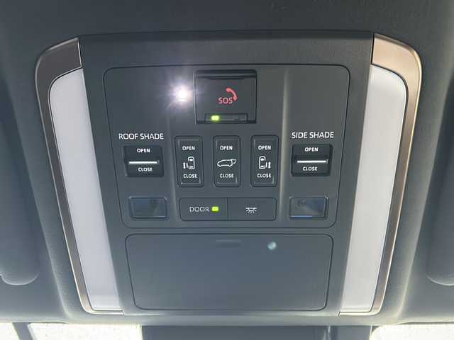 トヨタ アルファード Z 神奈川県 2023(令5)年 0.5万km ホワイトパールクリスタルシャイン ワンオーナー/純正メーカーナビ【Miracast/BT/フルセグTV】/全方位カメラ/サンルーフ/ユニバーサルステップ/フリップダウンモニター/デジタルインナーミラー/トヨタセーフティーセンス/・プリクラッシュセーフティー/・レーダークルーズコントロール/・ロードサインアシスト/・フロントクロストラフィックアラート/・レーンディパーチャーアラート/・レーンチェンジアシスト/・プロアクティブドライビングアシスト/・リヤクロストラフィックアラート/・ブラインドスポットモニター/・後方車両接近告知/・パーキングサポートブレーキ/・リヤカメラディテクション/・安心降車アシスト/・周辺車両接近時サポート/・クリアランスソナー/ヘッドアップディスプレイ/置くだけ充電/メモリー付きパワーシート/電動パーキングブレーキ/オートブレーキホールド/ビルトインETC2.0/純正前後ドライブレコーダー/オートマチックハイビーム/オートライト/オートワイパー/後席サンシェード/横滑り防止装置/盗難防止装置/新車時保証書/スペアキー×１