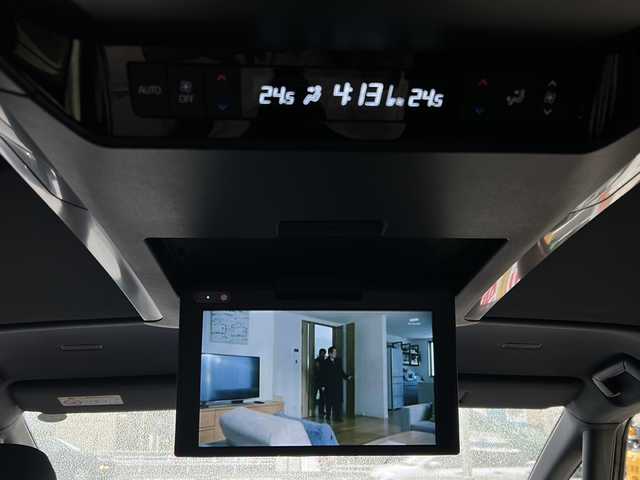 トヨタ アルファード Z 神奈川県 2023(令5)年 0.5万km ホワイトパールクリスタルシャイン ワンオーナー/純正メーカーナビ【Miracast/BT/フルセグTV】/全方位カメラ/サンルーフ/ユニバーサルステップ/フリップダウンモニター/デジタルインナーミラー/トヨタセーフティーセンス/・プリクラッシュセーフティー/・レーダークルーズコントロール/・ロードサインアシスト/・フロントクロストラフィックアラート/・レーンディパーチャーアラート/・レーンチェンジアシスト/・プロアクティブドライビングアシスト/・リヤクロストラフィックアラート/・ブラインドスポットモニター/・後方車両接近告知/・パーキングサポートブレーキ/・リヤカメラディテクション/・安心降車アシスト/・周辺車両接近時サポート/・クリアランスソナー/ヘッドアップディスプレイ/置くだけ充電/メモリー付きパワーシート/電動パーキングブレーキ/オートブレーキホールド/ビルトインETC2.0/純正前後ドライブレコーダー/オートマチックハイビーム/オートライト/オートワイパー/後席サンシェード/横滑り防止装置/盗難防止装置/新車時保証書/スペアキー×１