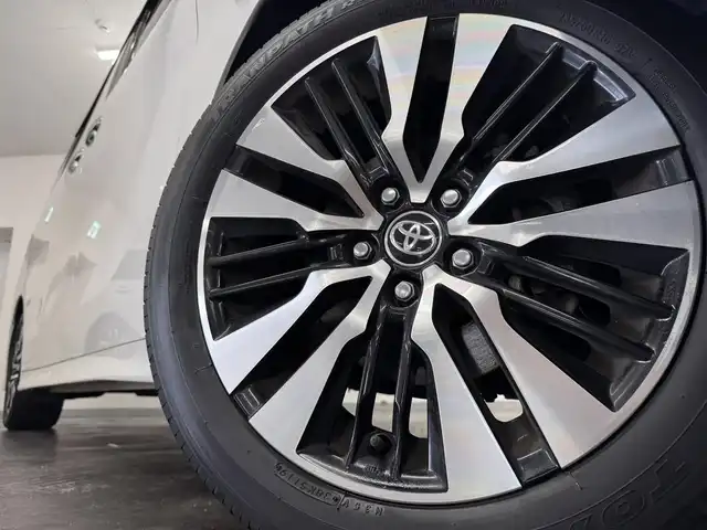 トヨタ ヴェルファイア Z Gエディション 三重県 2020(令2)年 1.6万km ホワイトパールクリスタルシャイン ガソリン/FF/MTモード付インパネCVT/純正 9インチナビ/（AM/FM/CD/DVD/USB/iPod/TV/Bluetooth/Miracast/AppleCarPlay/AndroidAuto）/純正 12.1インチ後席モニター V12T-R68C /バックガイドモニター/両側パワースライドドア/ETC/Toyota Safety Sense/・プリクラッシュセーフティ/・レーントレーシングアシスト/・レーダークルコン/・アダプティブハイビーム/・ロードサインアシスト/・インテリジェントクリアランスソナー［パーキングサポートブレーキ（静止物）］/・【OP】ブラインドスポットモニター＋リヤクロストラフィックオートブレーキ/など/装備/・【OP】ツインムーンルーフ/・【OP】デジタルインナーミラー/・3眼フルLEDヘッドランプ/・シートヒーター（D/N/2nd*）/ベンチレーション（D/N）/・ステアリングヒーター/・エグゼクティブパワーシート（Dメモリー付8way/N4way&オットマン/2ndシート電動リクライニング・オットマン）/・パワーバックドア/・AC100Vコンセント（100W）x2/・左右後席独立オートエアコン/・オートワイパー/・純正18inAW/・スマートキーx2/・保/取/マルチ取/など